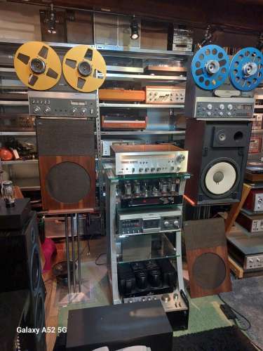 AKAI  AA-1050 der größte Receiver der Serie mit Holz Japan 1976